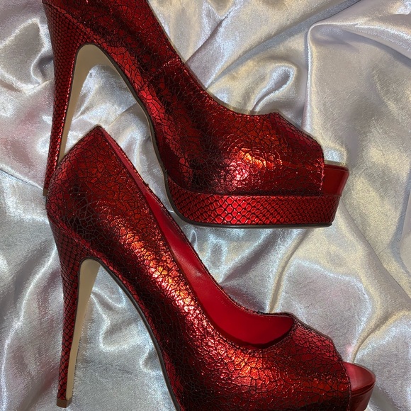 Heels - Picture 3 of 4